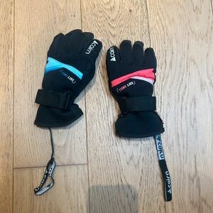 Colorful Ski Gloves with Adjustable Straps